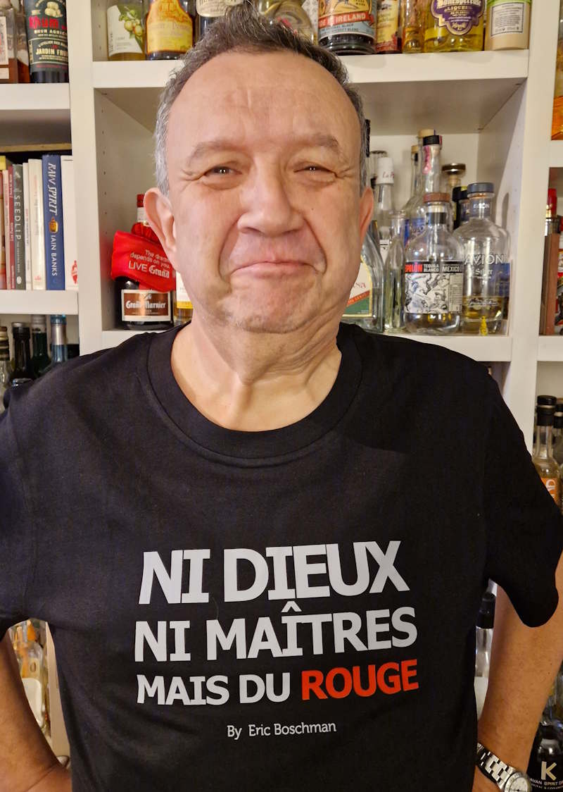 Ni dieux ni maîtres, mais du rouge  –  T-Shirt - Éric Boschman©